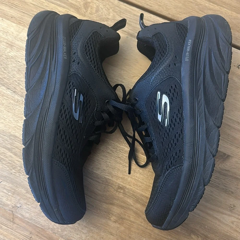 SKECHERS D’LUX WALKER SNEAKERS